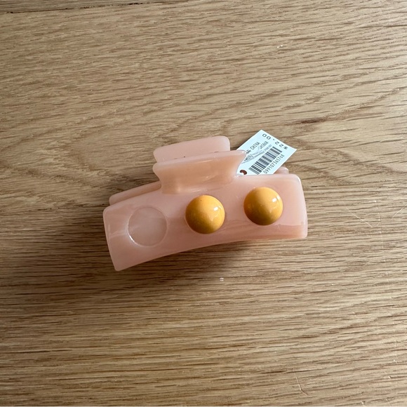 Madewell Studded Medium Claw Hair Clip in Harvest Peach - Picture 6 of 8